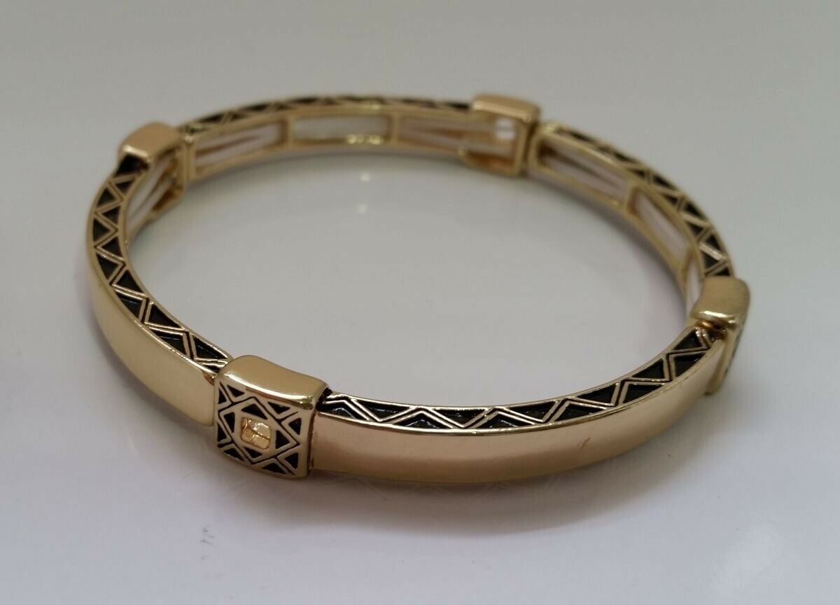 

Gold-tone Shiny Metal Stretch Bracelet with geometric filigree inserts X8-5 22