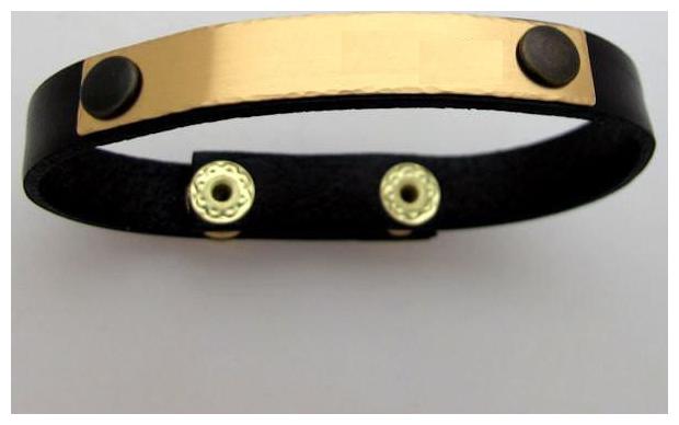 

GOLDEN TAG BRACELET WITH LEATHER STRIP BRACELET