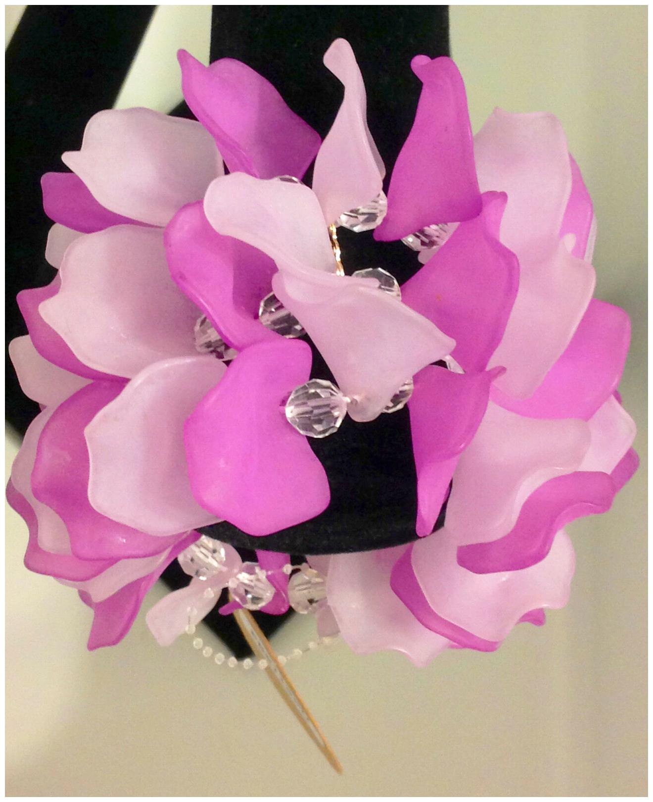 

Hush Gold Plated No Stone Plastic Rose Petals Fashion Necklace Sets