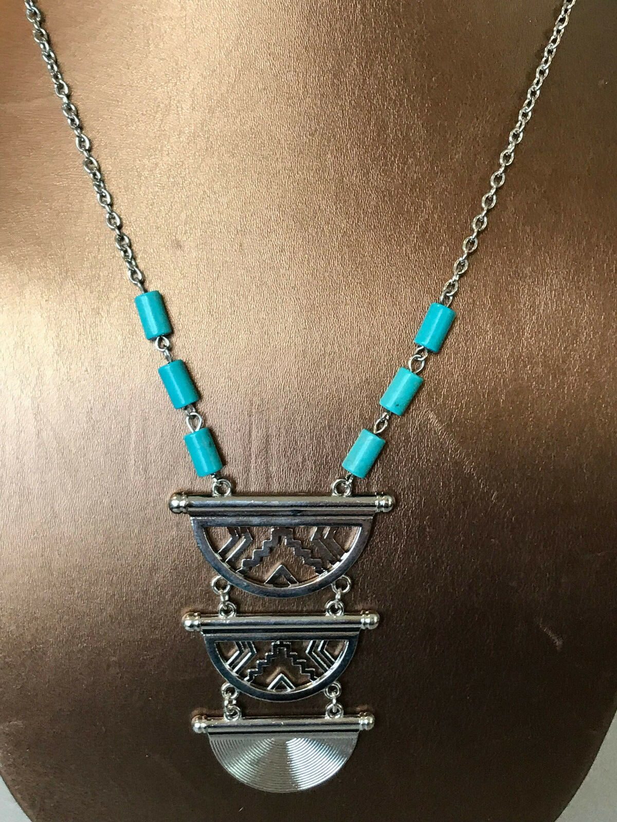 

JOE BOXER LONG TURQUOISE NECKLACE WESTERN STYLE SILVER TONE 30