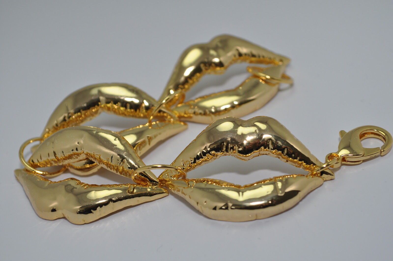

JULES SMITH 14k Plated Yellow Gold The First Kiss Lips Bracelet