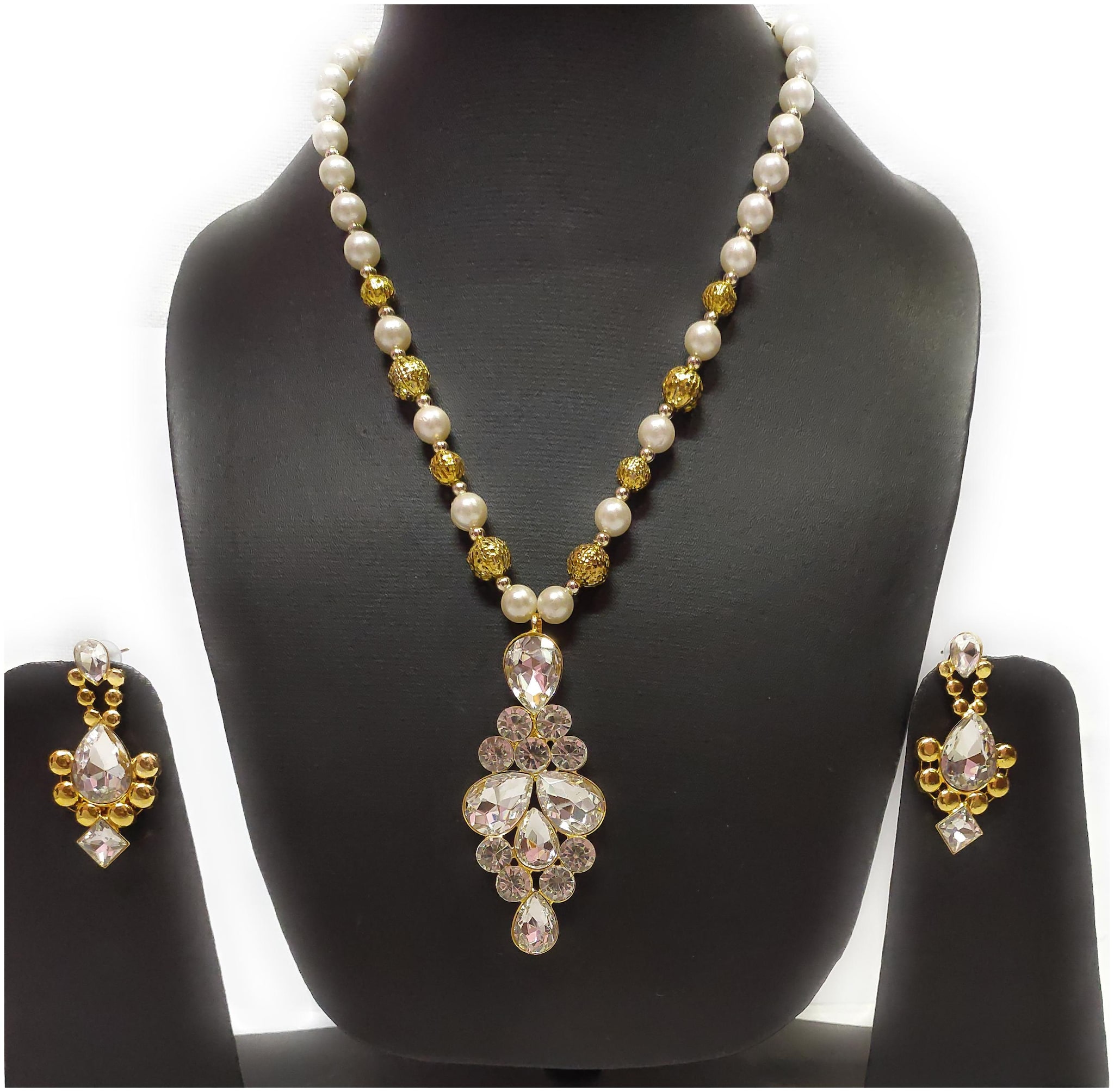 

Kanojia Collections Gold Plated Naulakha Necklace with Pair of Earring