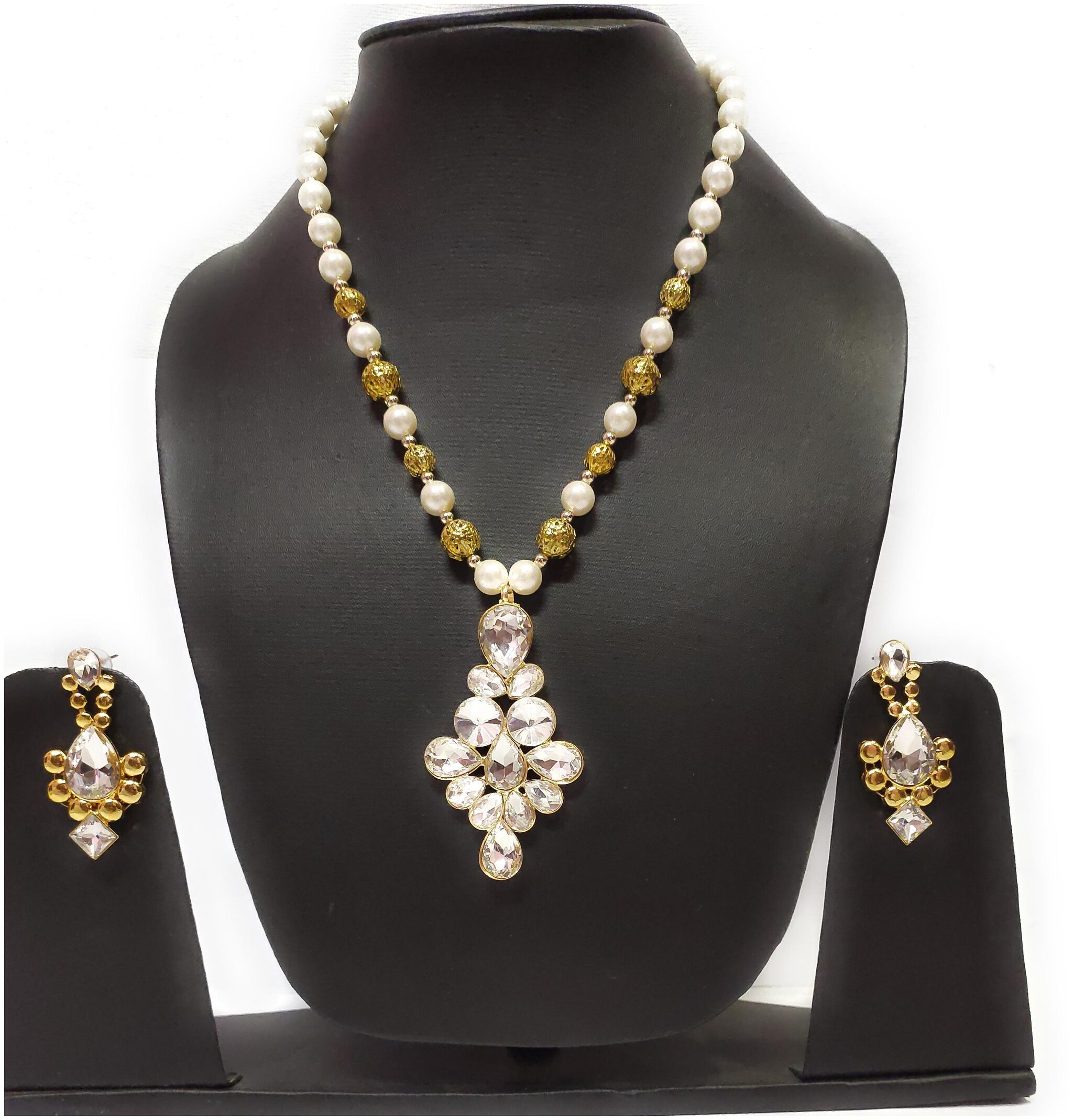 

Kanojia Collections Gold Plated Naulakha Necklace with Pair of Earring