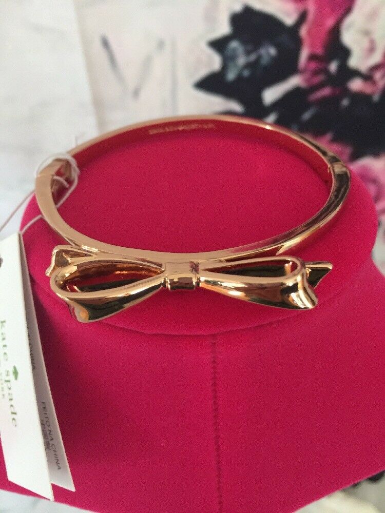 

KATE SPADE NWT BANGLE BRACELET ROSE GOLD COLORED LOVE NOTES BOW HINGED DUSTCOVER