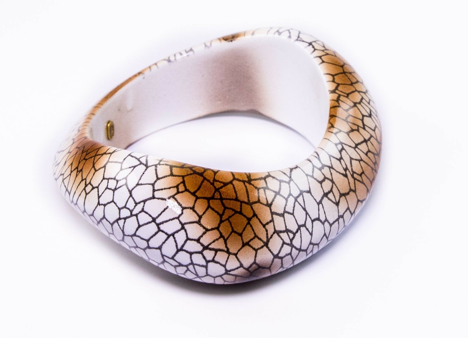 

Kenneth Jay Lane Wavy White Brown lace Bangle Bracelet 6630BWBA