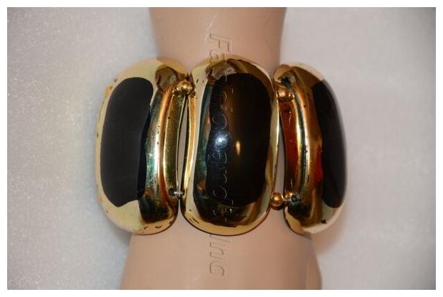

Kenneth Jay Lane Black Gold Leaf Stretch Bracelet