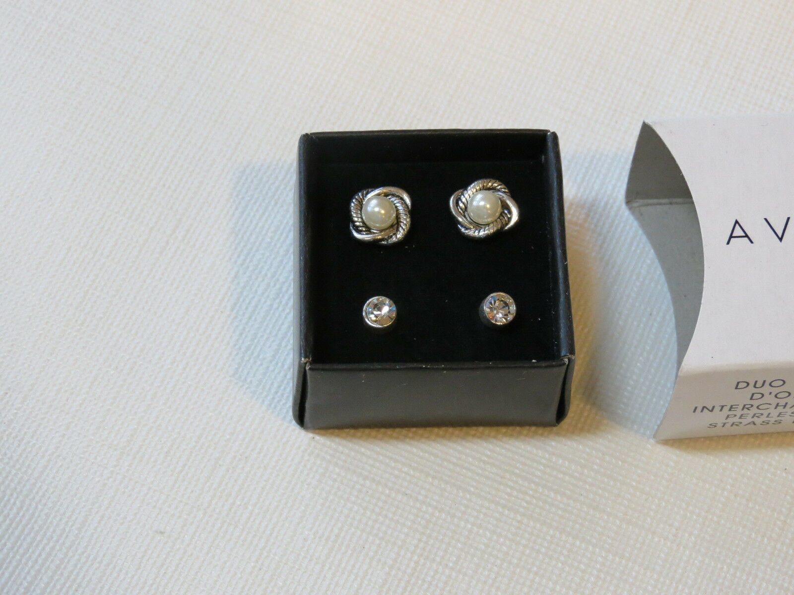 

Ladies Womens Avon Pearlesque Rhinestone Interchangeable Earrings F3643091 NIP