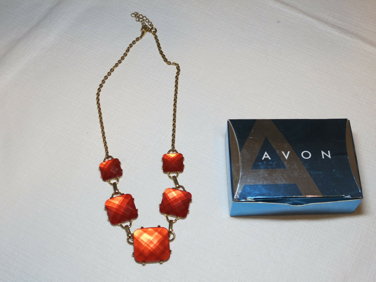 

Ladies Womens Avon Bright Faceted Collar Neckalce Orange F3311981 NIB