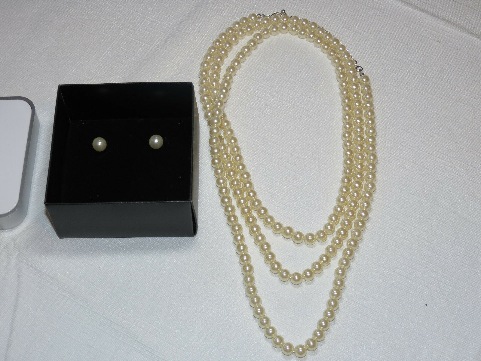 

Ladies Womens Avon Long Pearlesque Statement Strand Gift Set F3818171 NIP