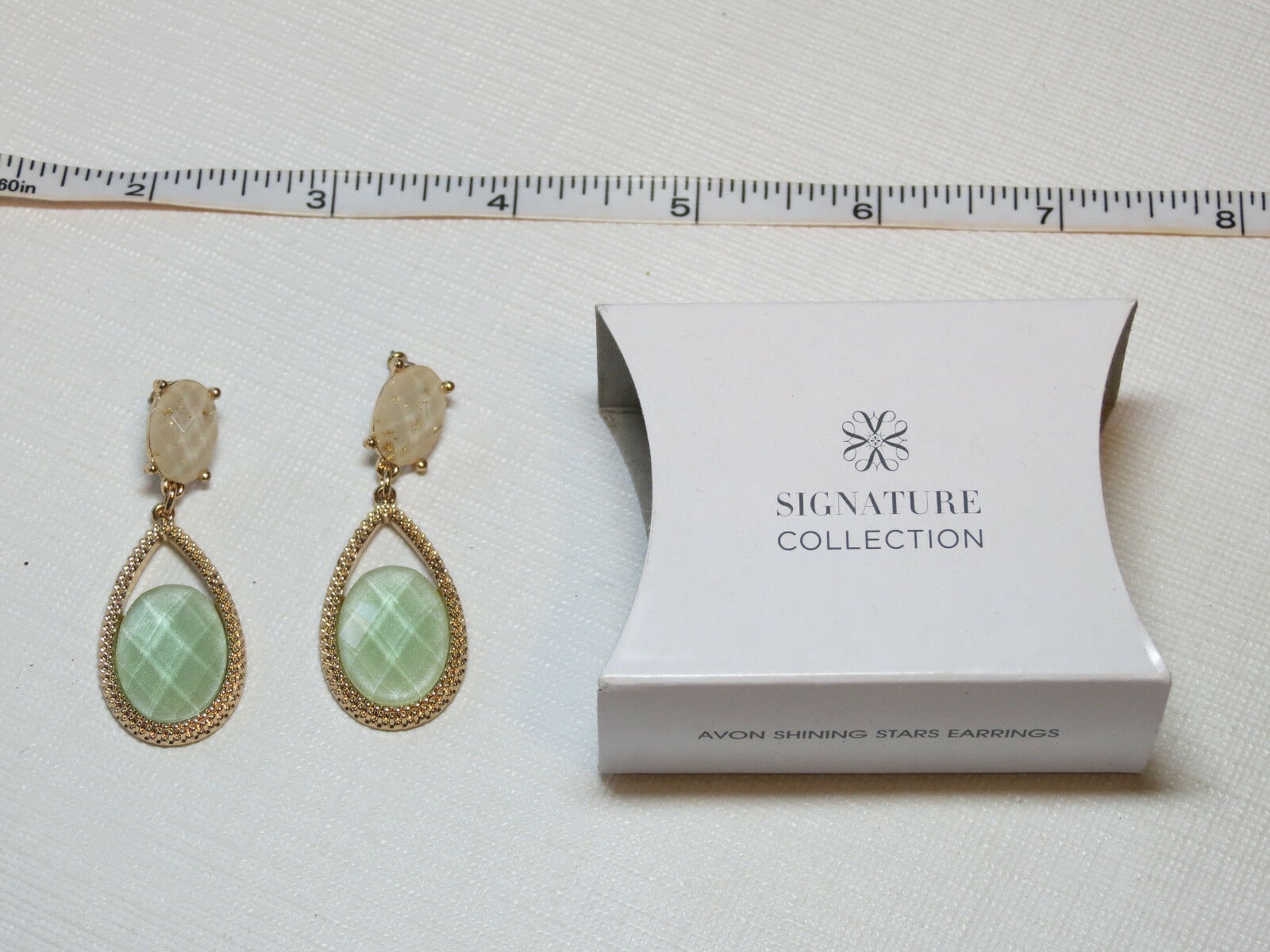 

Ladies Womens Avon Signature Shinning Stars Earrings Goldtone F4006681 NIP