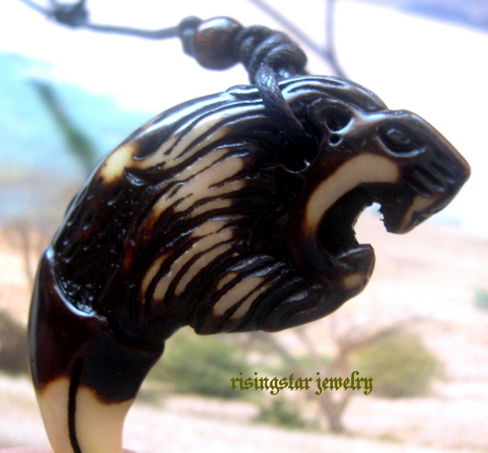 

Men Roaring King Lion Tooth Shaped 2 Sided Pendant Fashion Character Necklace