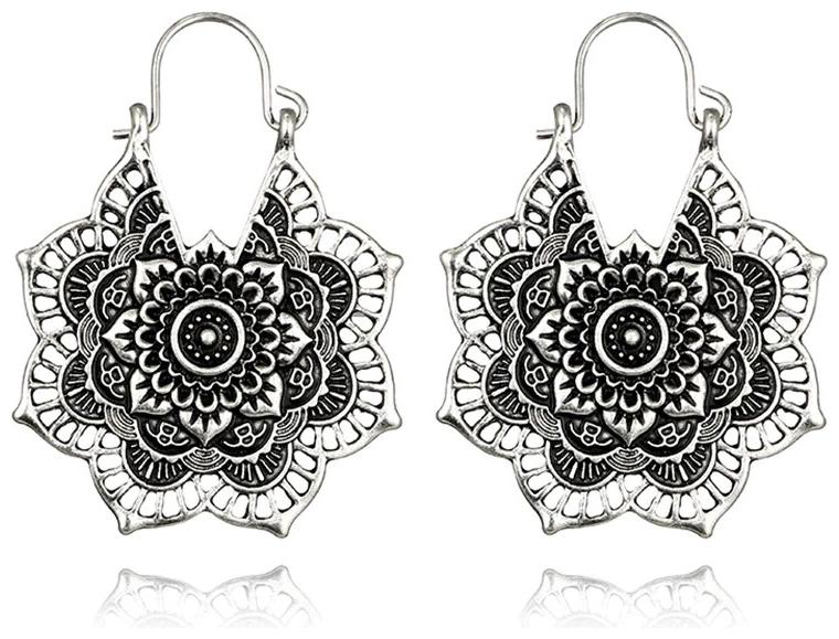 

Mizorri Hollow Flower Vintage Earrings