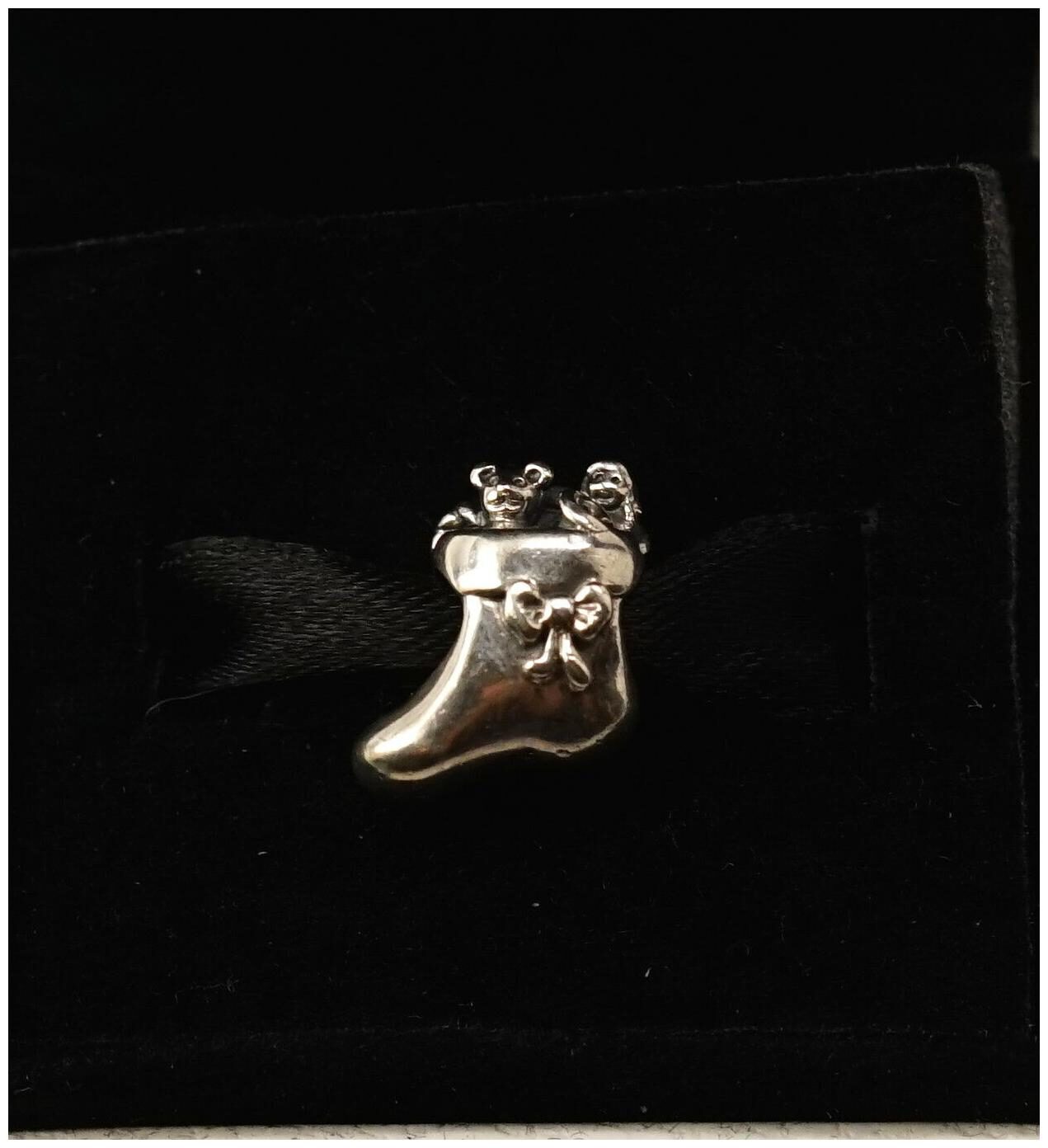 

NEW Authentic PANDORA Sterling Silver Santa s Stocking Charm 791038