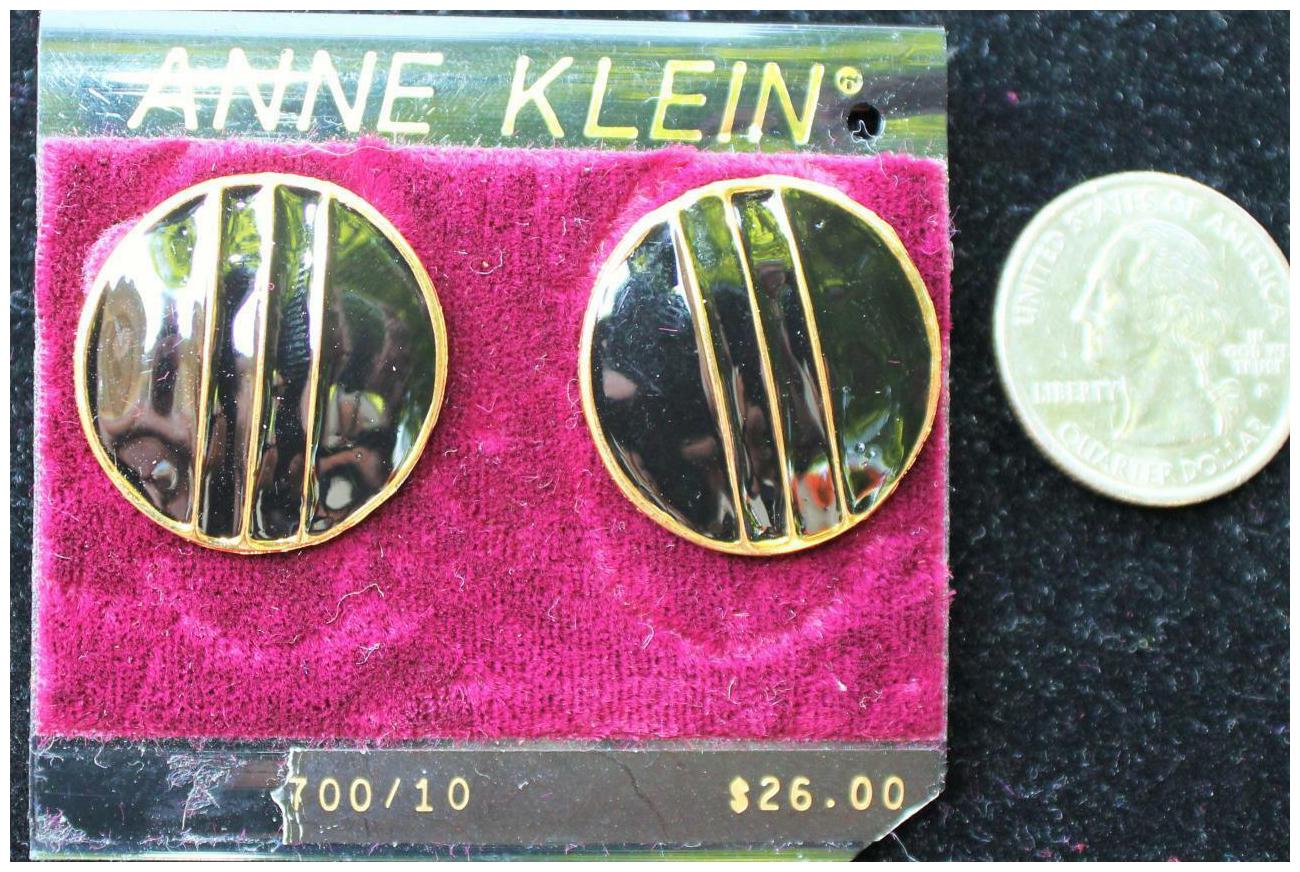 

New Card Old Stock ANNE KLEIN Goldtone Black Enamel Round Shap Pierced Earring 1