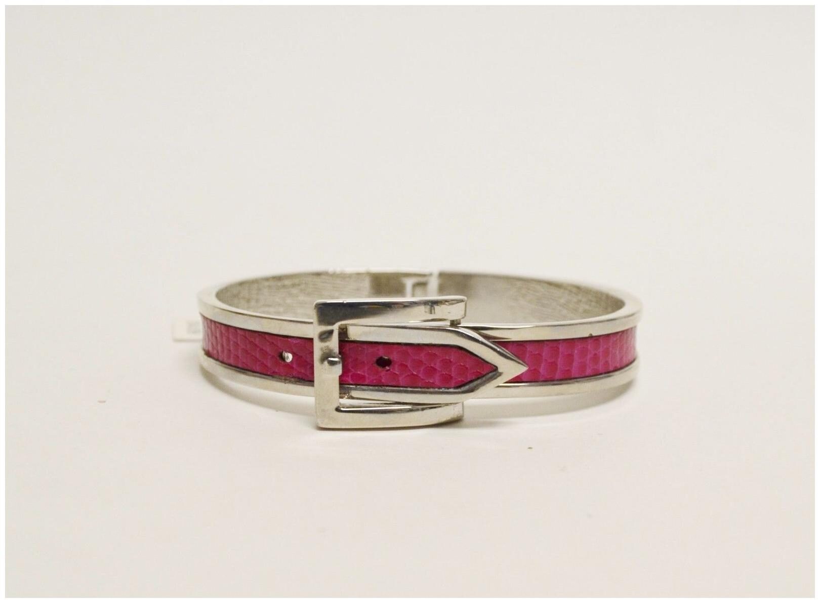 

NEW GUESS SHINY SILVER FUCHSIA PINK BELT BUCKLE BANGLE CUFF B115742R3IR