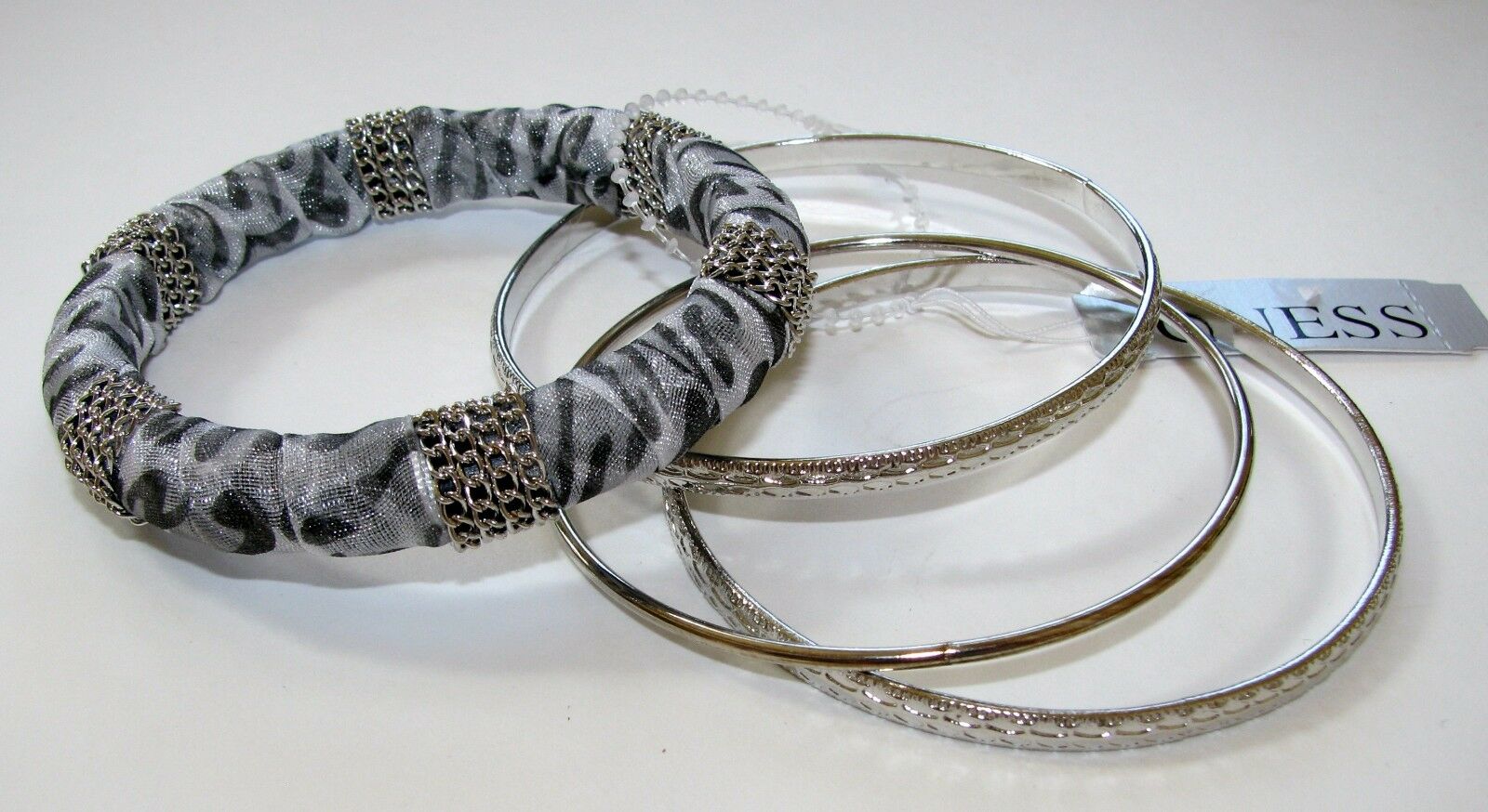 

NEW GUESS SILVER TONE WITH PURPLE 4 SET BANGLE BRACELET-GO809B-6