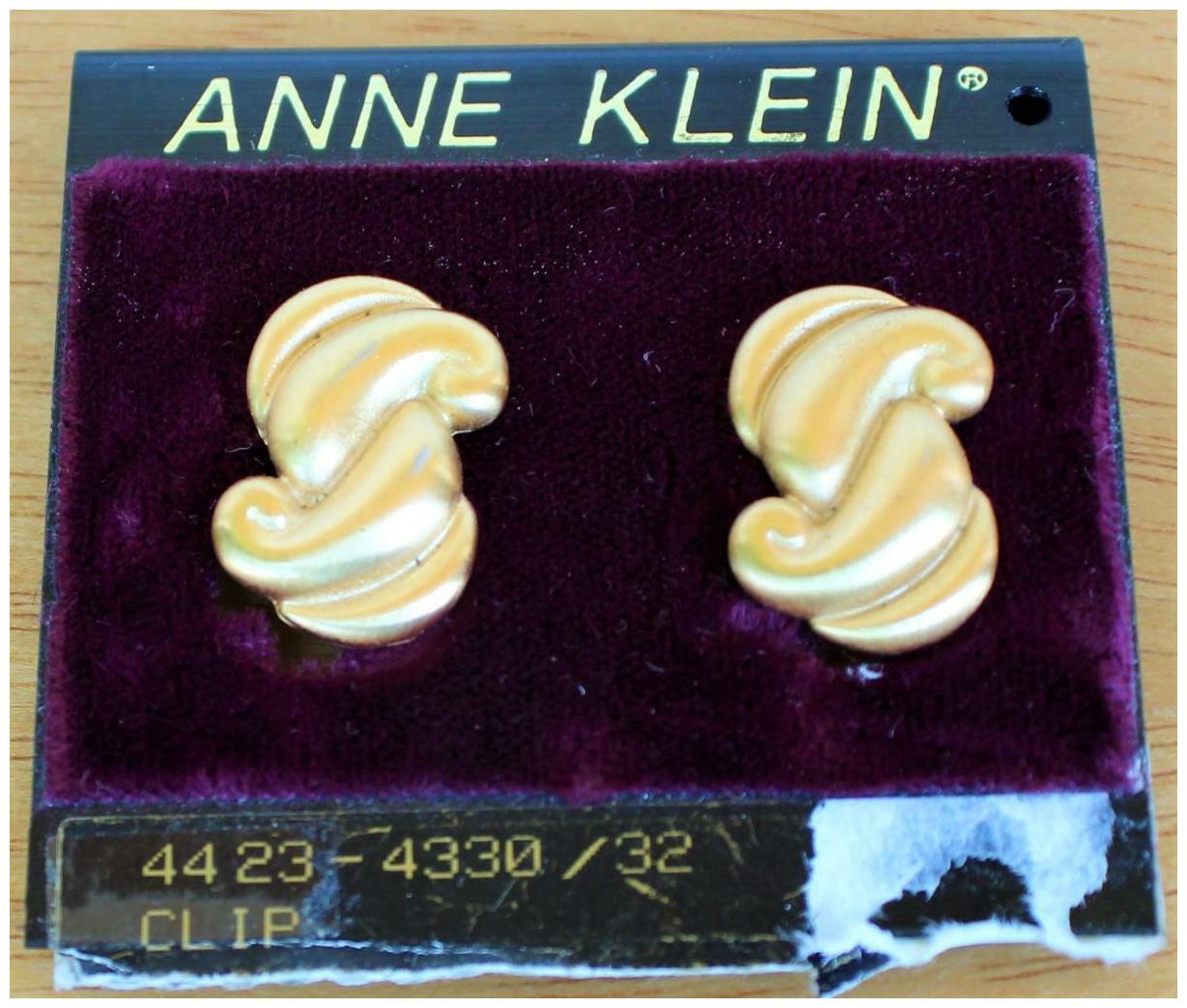 

New Original Card Old Stock ANNE KLEIN Goldtone Matte Finish Clip-On Earrings 3