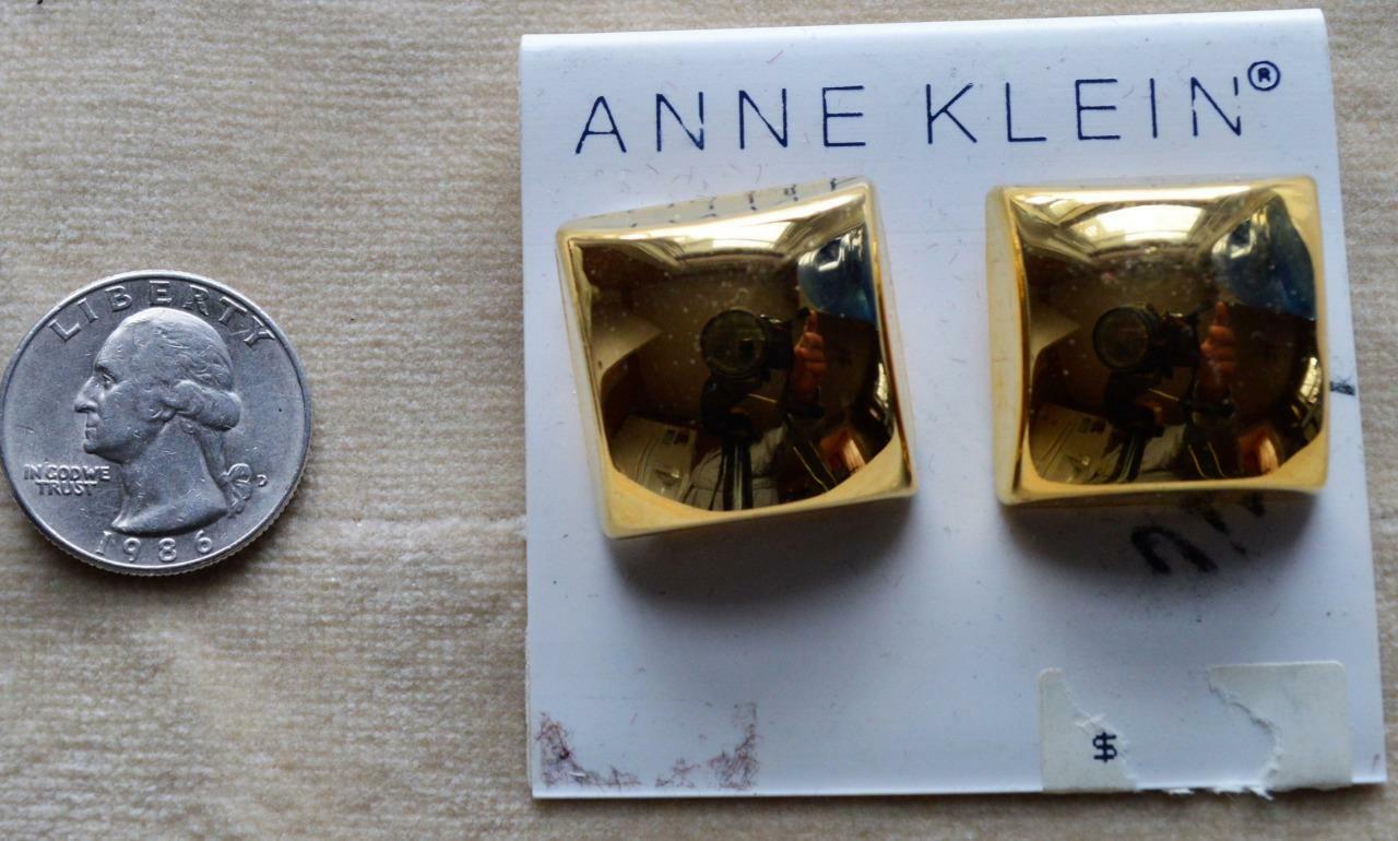 

New Original Card Old Stock ANNE KLEIN Goldtone Polished Square Pierced Earrings