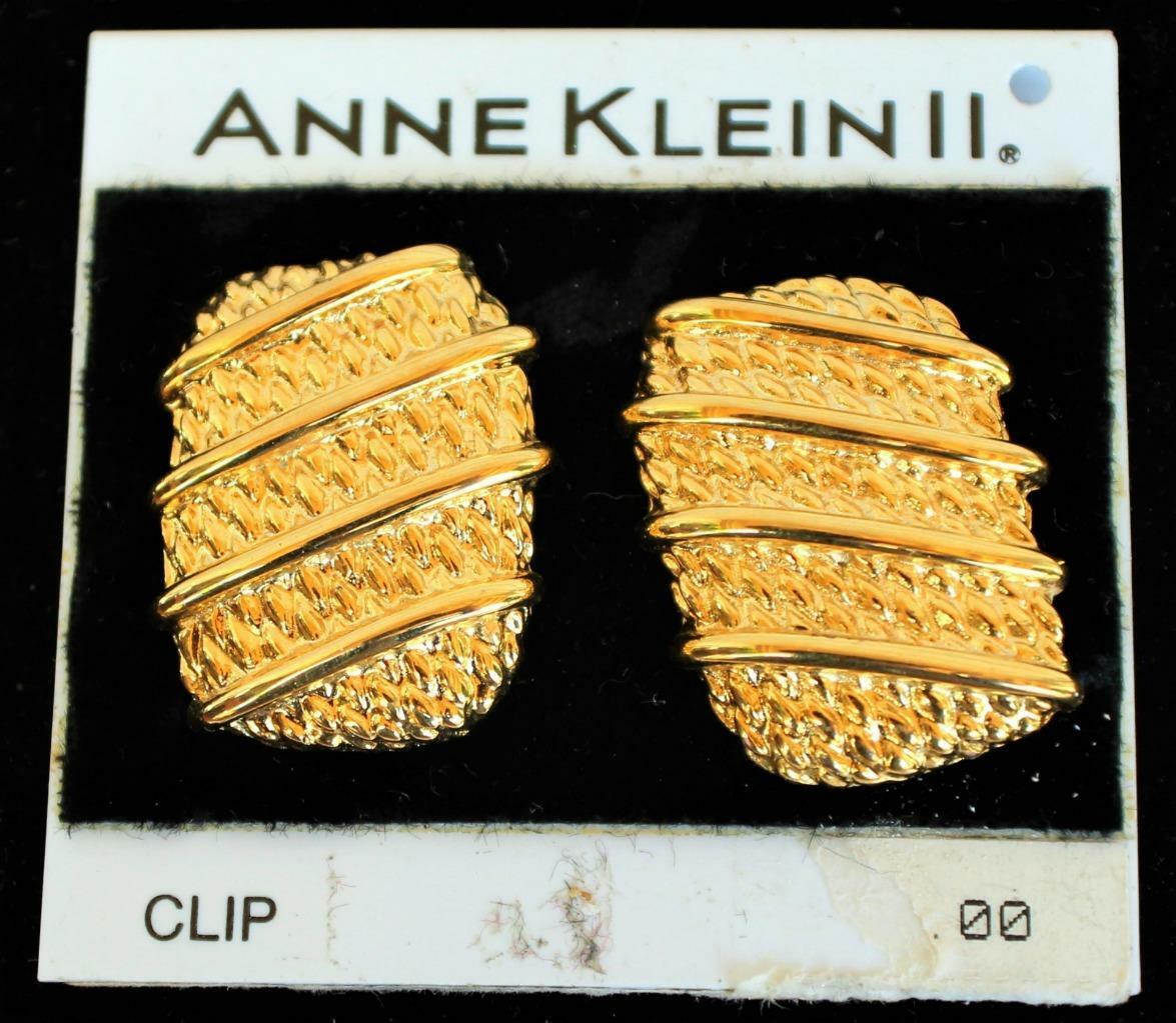 

New Original Card Old Stock ANNE KLEIN Goldtone Textured Clip-On Earrings 8