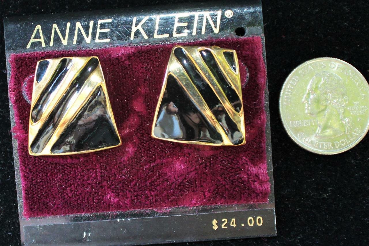 

New Original Card Old Stock ANNE KLEIN Goldtone Black Enamel Pierced Earrings 2