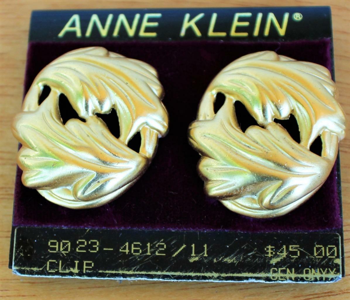 

New Original Card Old Stock ANNE KLEIN Goldtone Textured Clip-On Earrings 12