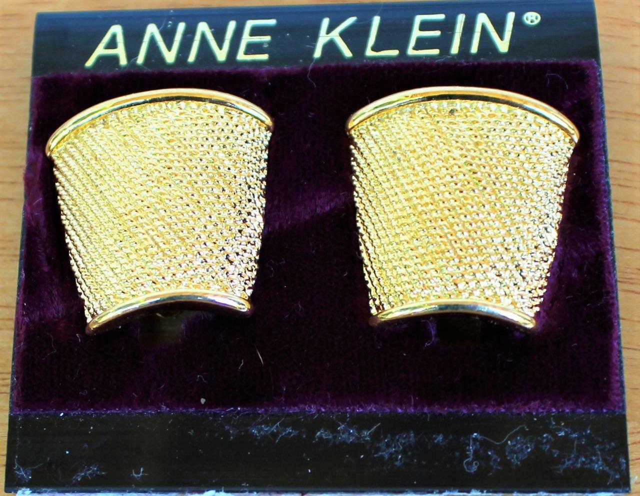 

New Original Card Old Stock ANNE KLEIN Goldtone Textured Clip-On Earrings 11