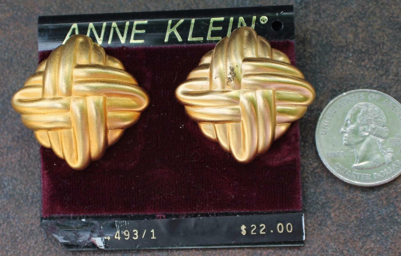

New Original Card Old Stock ANNE KLEIN Goldtone Matte Finish Pierced Earrings 13