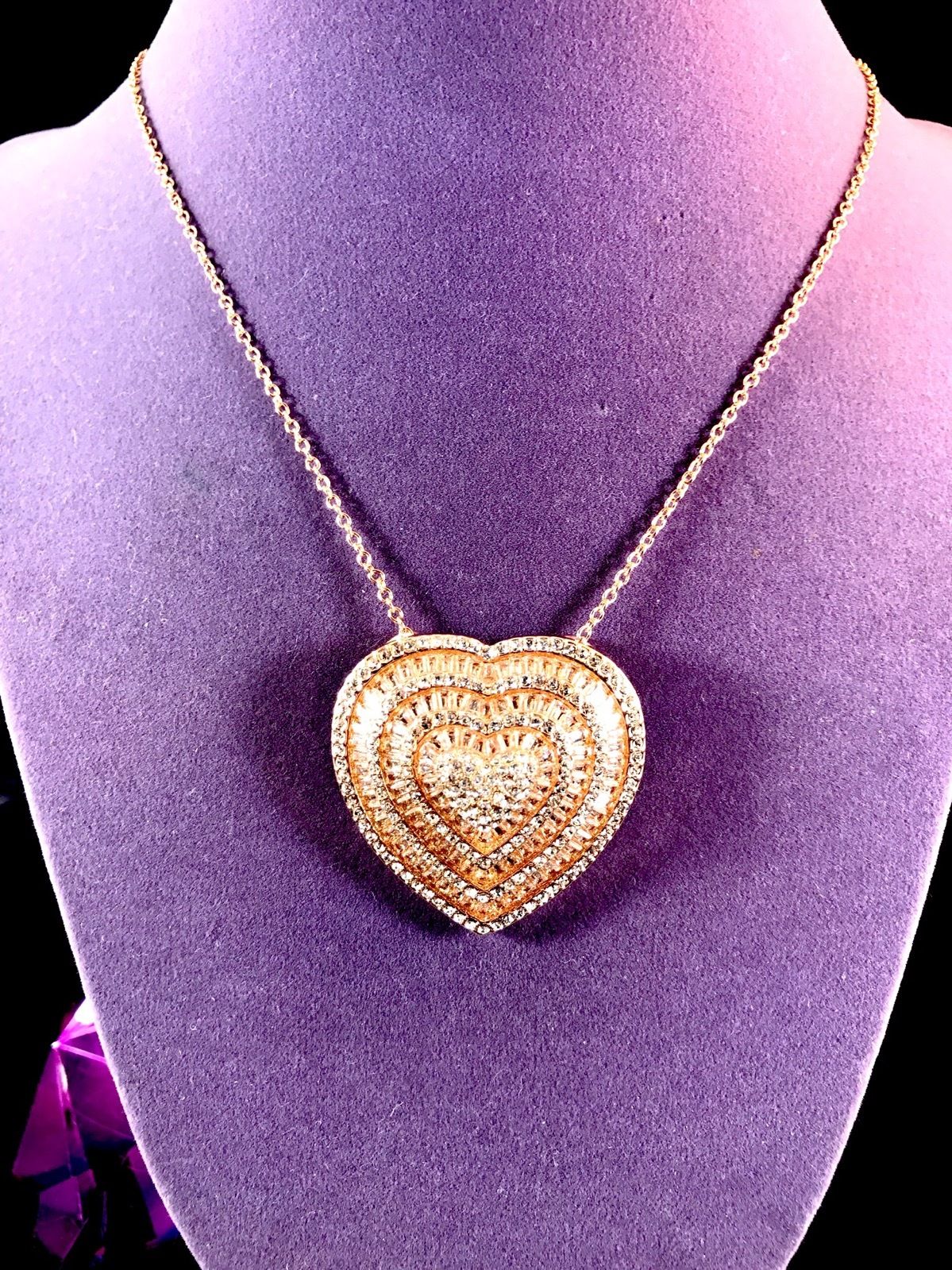 

NIB JOAN BOYCE CHAIN NECKLACE PINK CRYSTAL BAGUETTE RHINESTONE HEART PENDANT