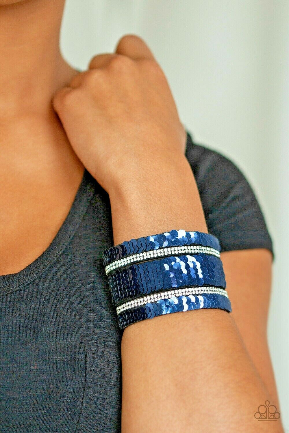 

NWT Paparazzi Mermaid Service Blue Urban Bracelet
