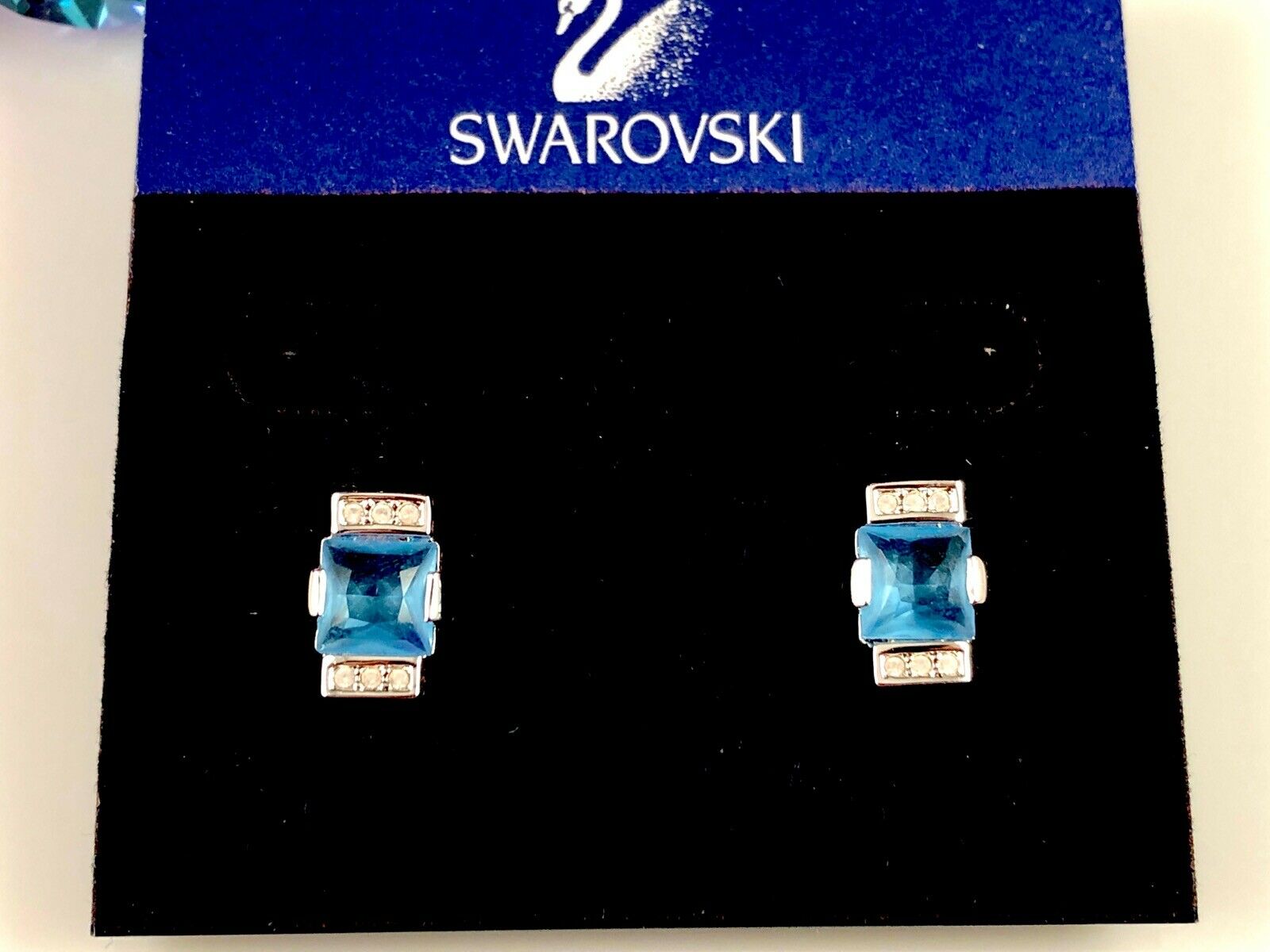 

NWT SWAROVSKI SWAN AQUAMARINE CRYSTAL RHINESTONE PIERCED EARRINGS