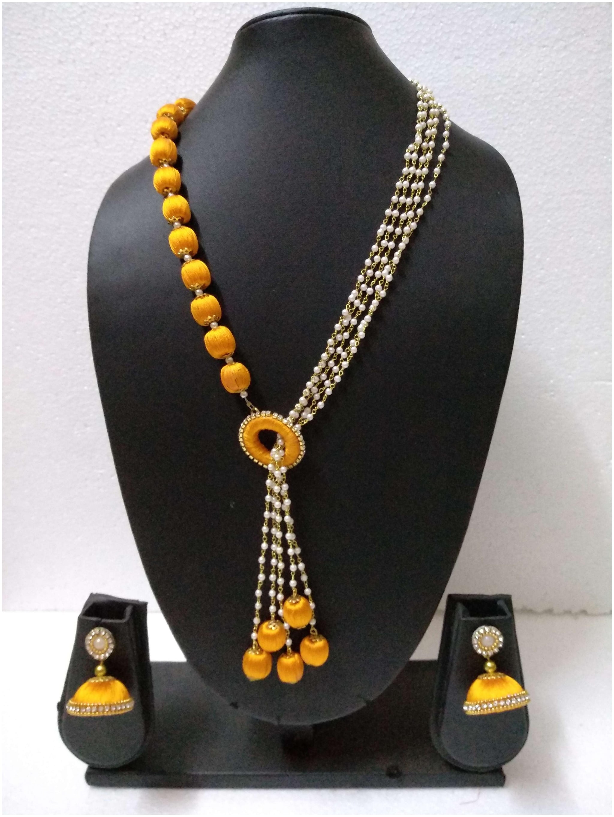 

Silk thread necklace with earrings Gold colour