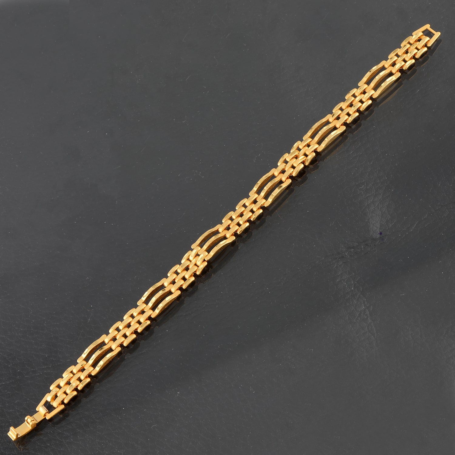 

Silver Shine Charming Gents Bracelet For Boys And Men Jewellery