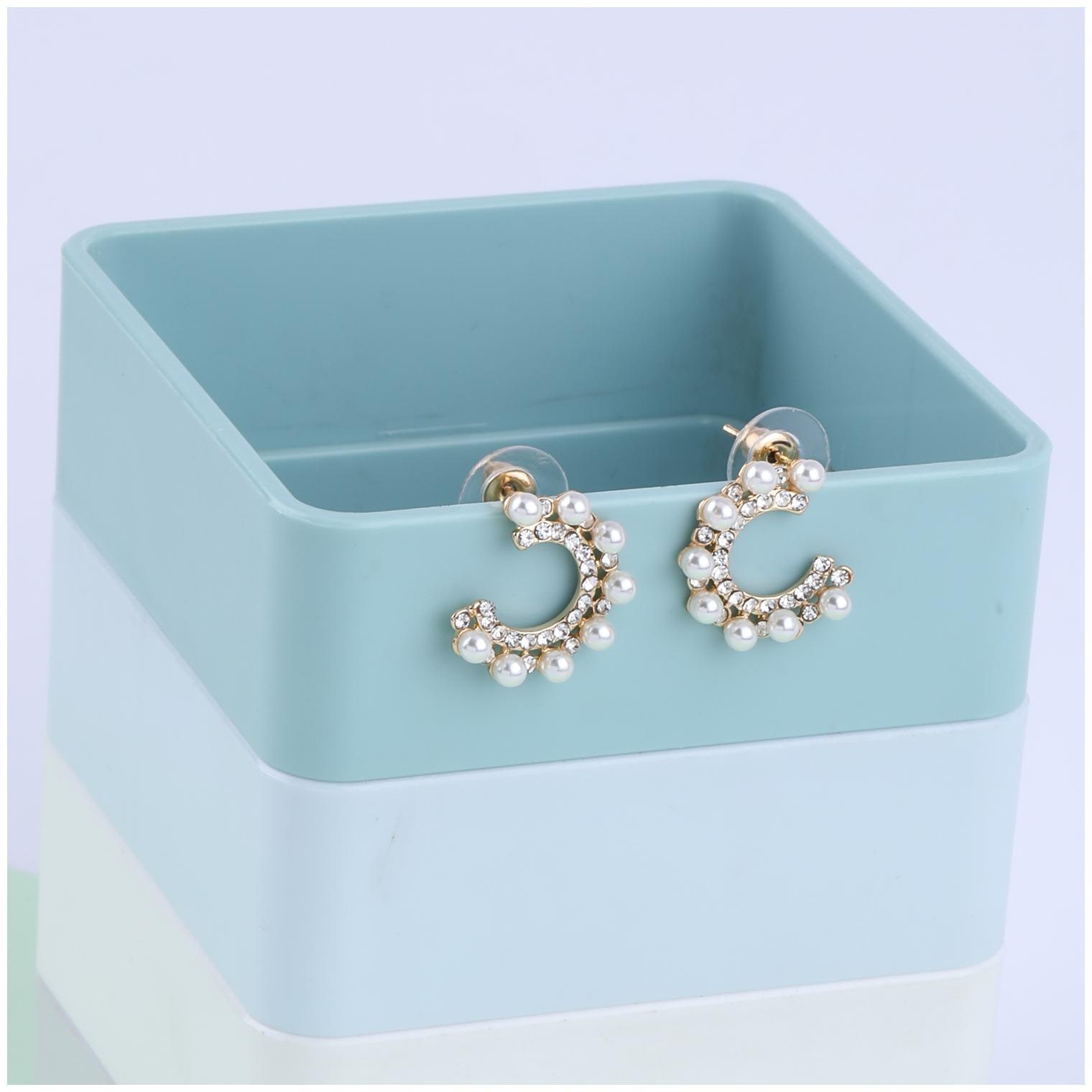 

SILVER SHINE Party Wear Stylish Stud Earring For Women Girl