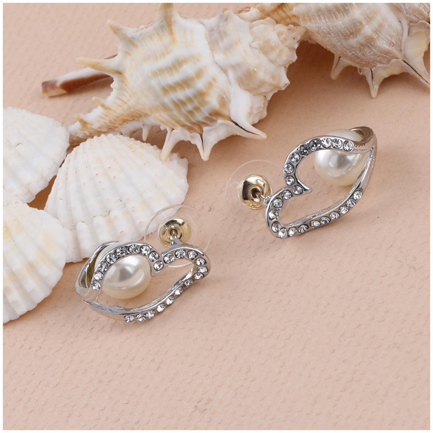 

SILVER SHINE Fashion Stylish look Stud Earring For Women Girl