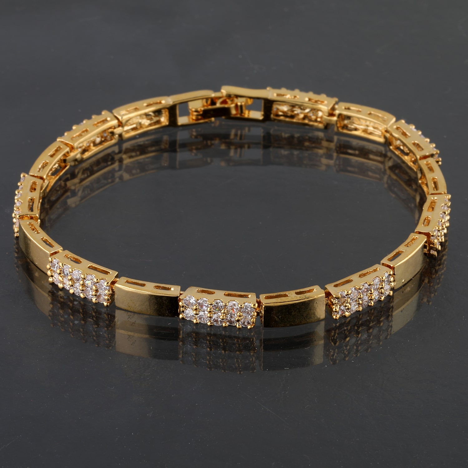 

Silver Shine Pretty Look Diamond Bracelet For Boys Girls Men Women