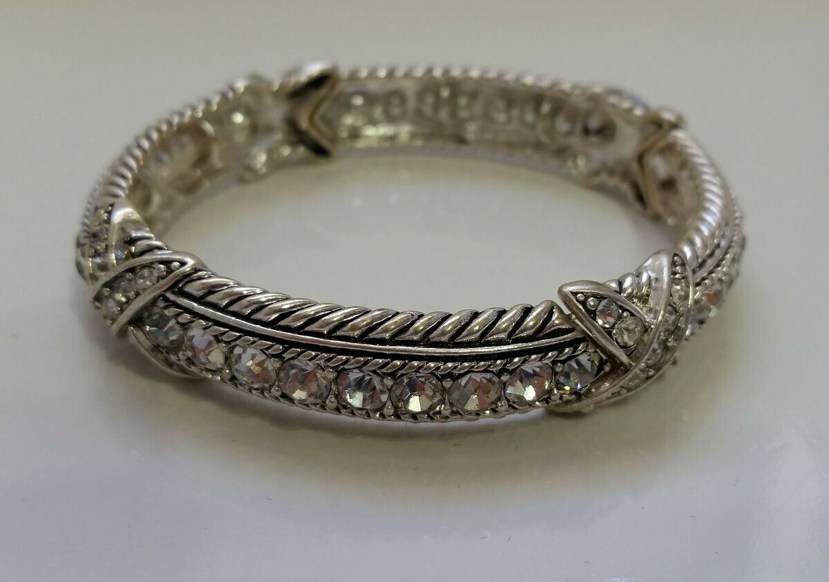 

Silver-tone Shiny Crystal Metal Textured Filigree Stretch Bracelet Z7in-4 22