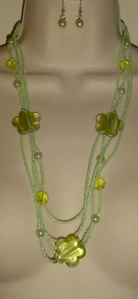 

Simply Green Beaded Necklace Pierced Earrings Set Costume Jewelry New