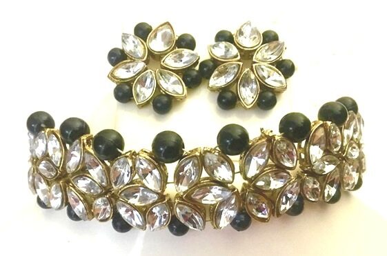 

Sparkeve Black Pearls And Gold Pated Kundan Choker Necklace Set