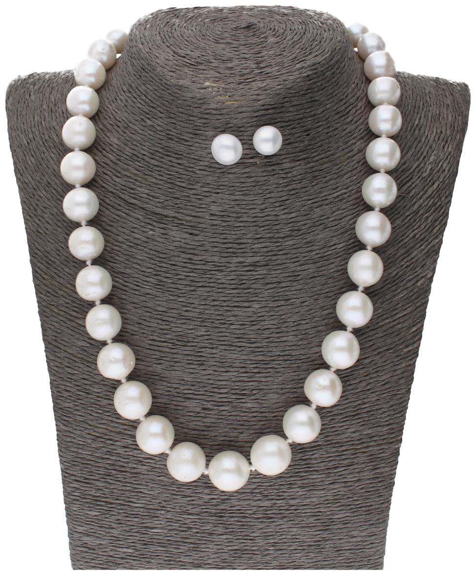 

Sri Jagdamba Pearls Dealer Necklace Set For Women