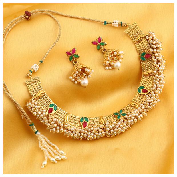 

Sukkhi Attractive Reversible Gold Plated Necklace Set For Women
