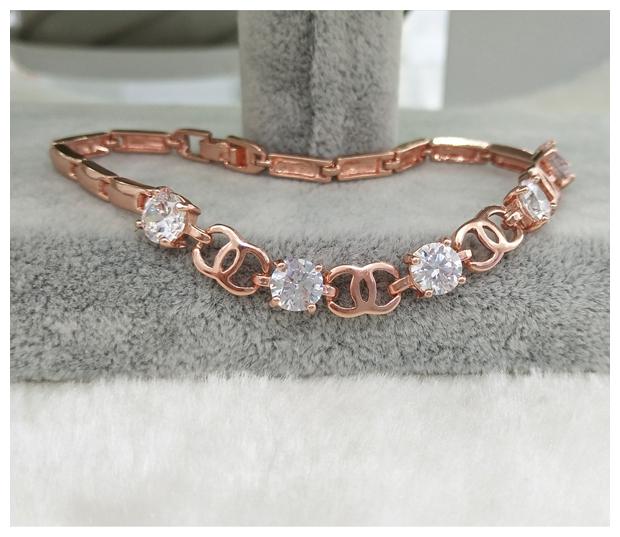 

Sukkhi Gold Alloy Link Bracelet For Women