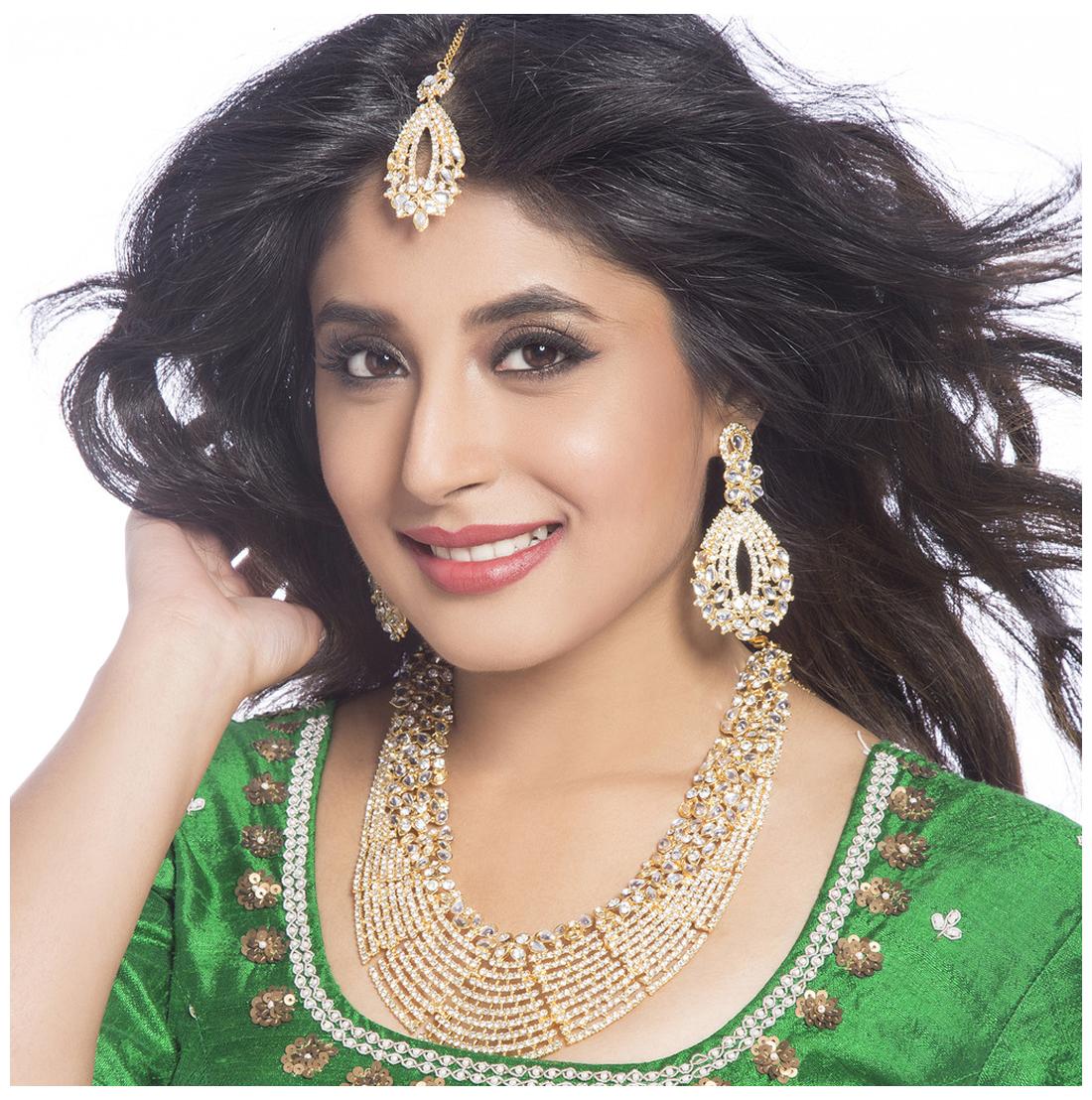

Sukkhi Dazzling Gold Plated Australian Diamond Necklace Set for Women