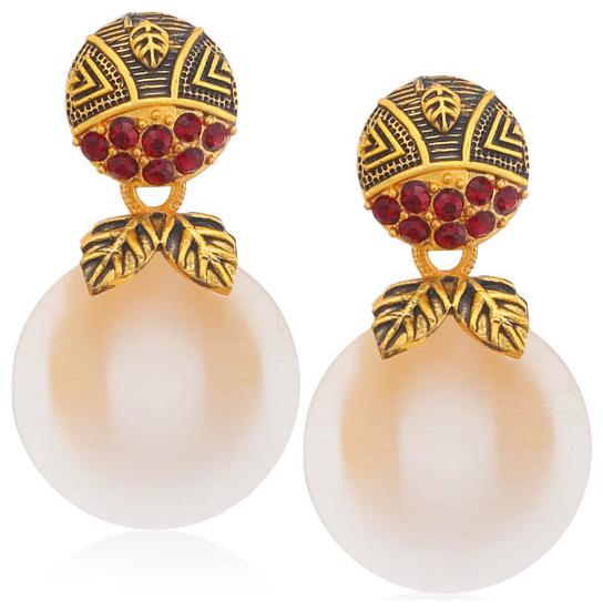 

Sukkhi Trendy Leafy Gold Plated Pearl Dangle Earring For Women