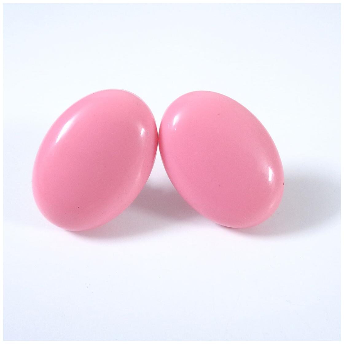

Trendeela com Amirah Collection Modish Oval Stud Earrings