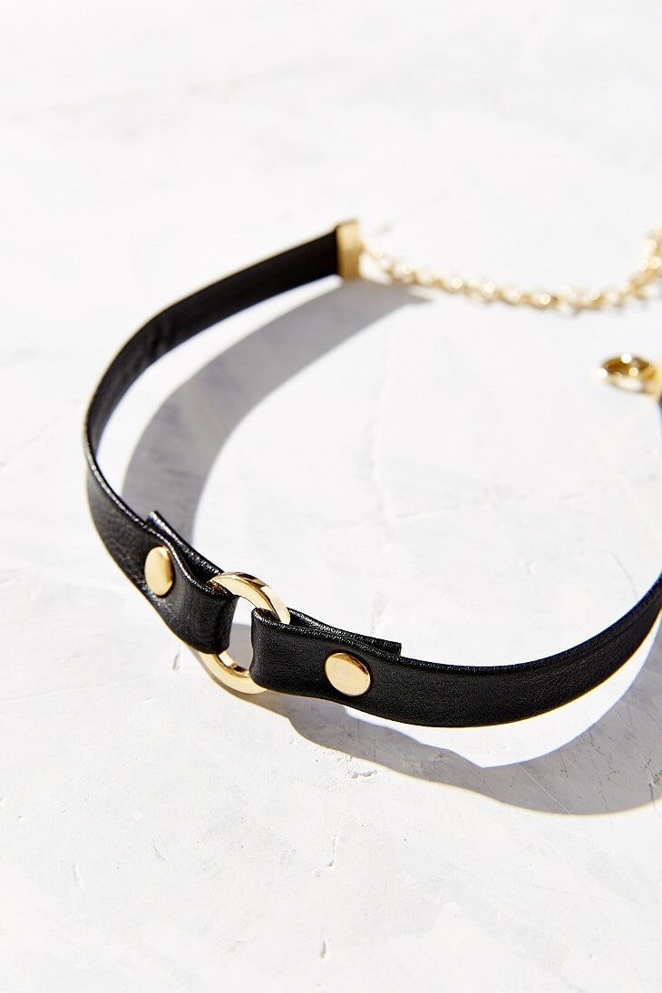 

Urban Outfitters Women s Faux Leather Circle Choker Necklace Black NWT 24 00