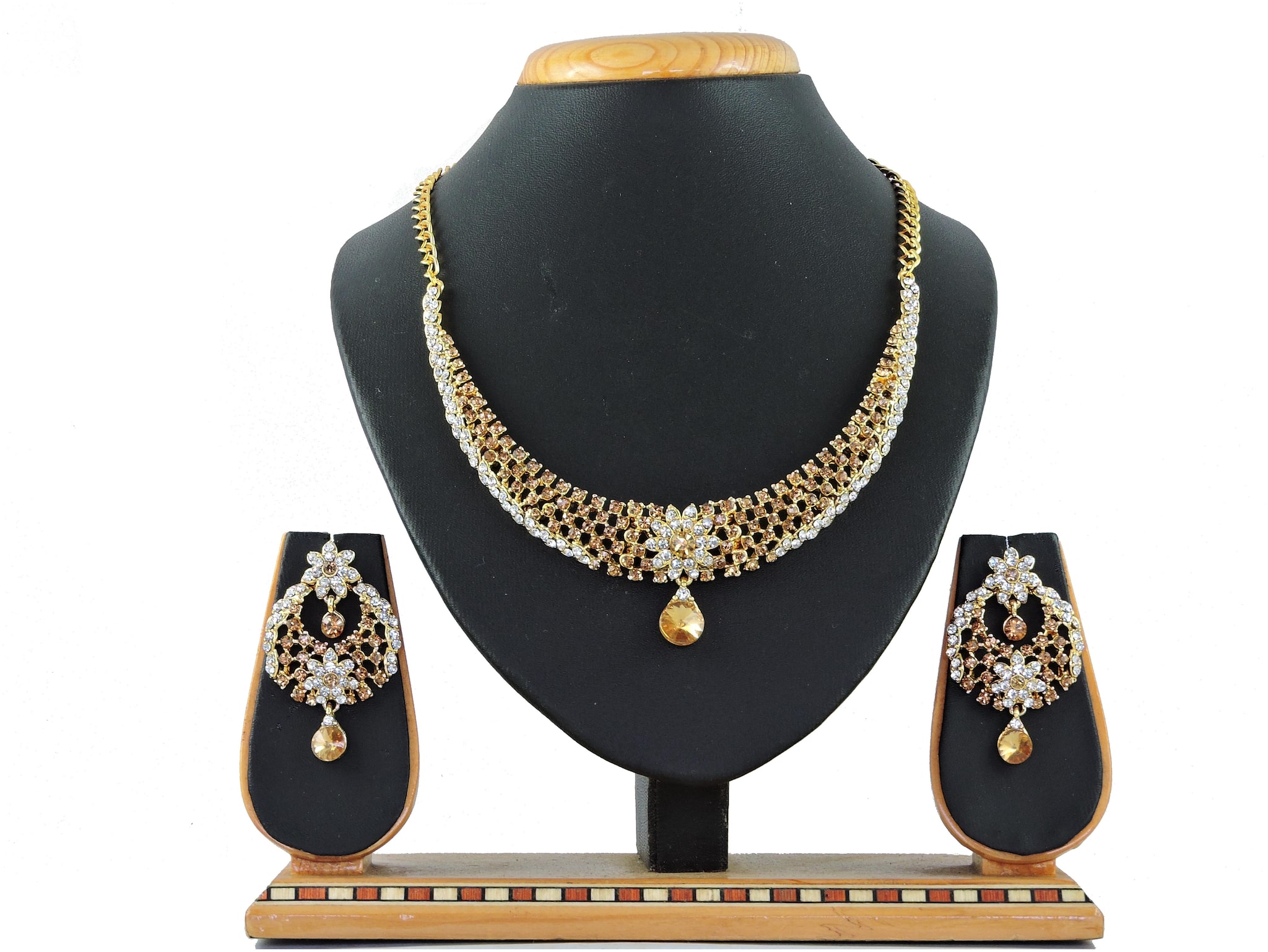 

Vatsalya Creation Latest Traditional Necklace Set