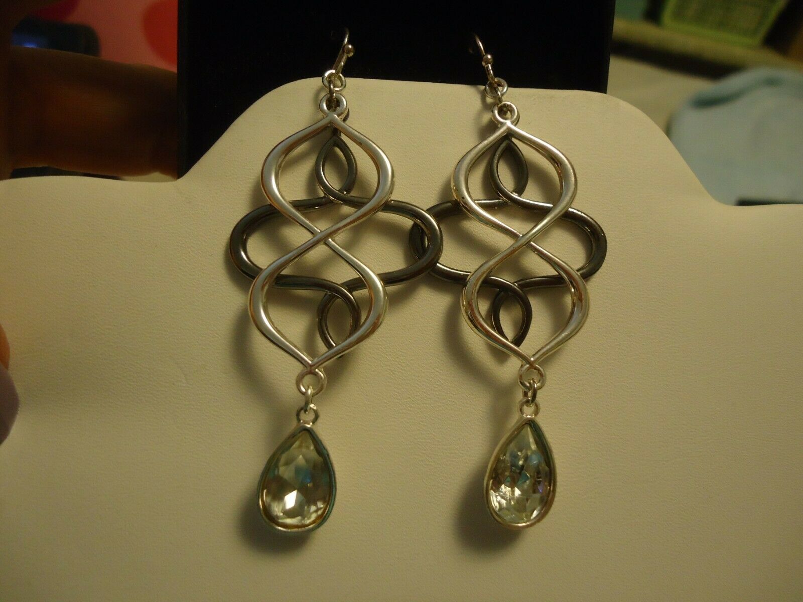 

Vintage AVON Silvertone Open Loop Teardrop Dangle Earrings NEW in Box