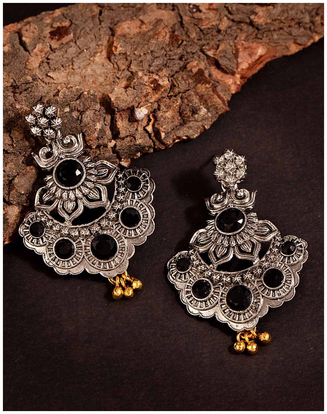

Voylla Aadikara Flower Motif Earrings