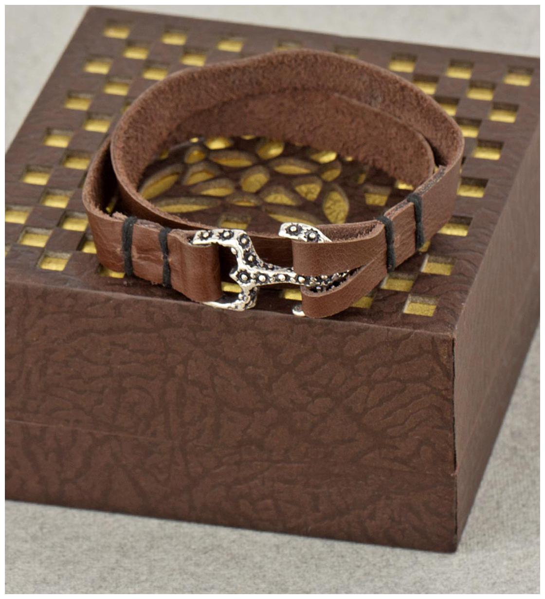 

Dare by Voylla Anchor Lock Nautical Band Bracelet