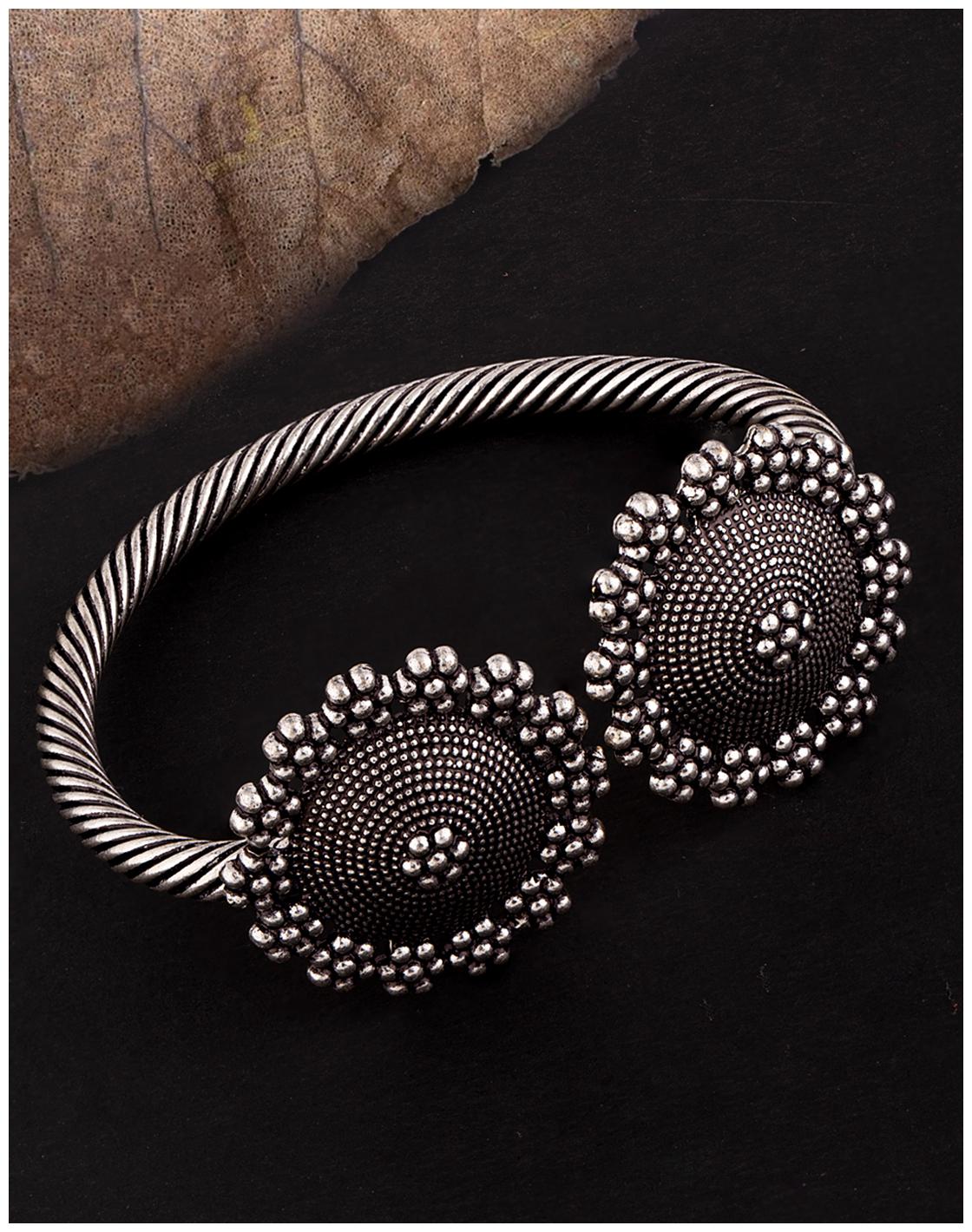 

Voylla Antique Kada Floral Motifs Adjustable Bracelet
